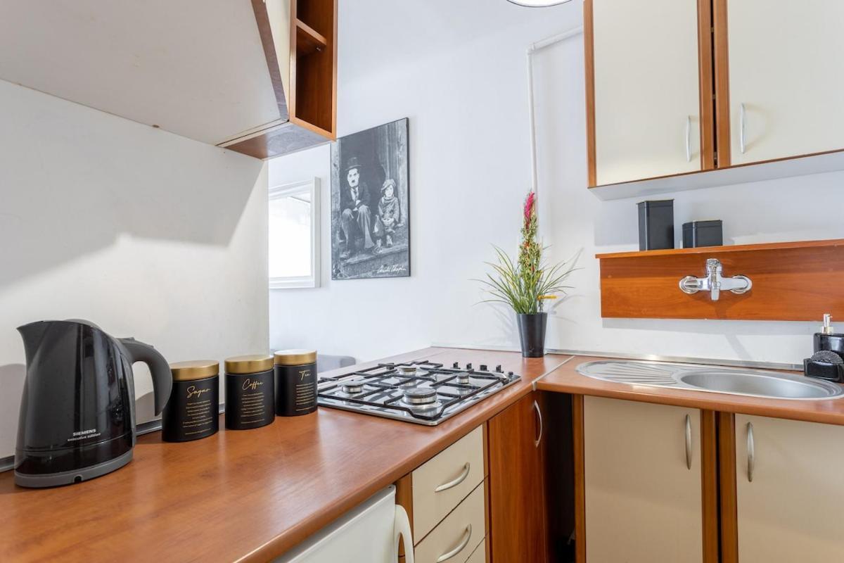 Chic - Modern And Cozy - Location - Zelazna *
